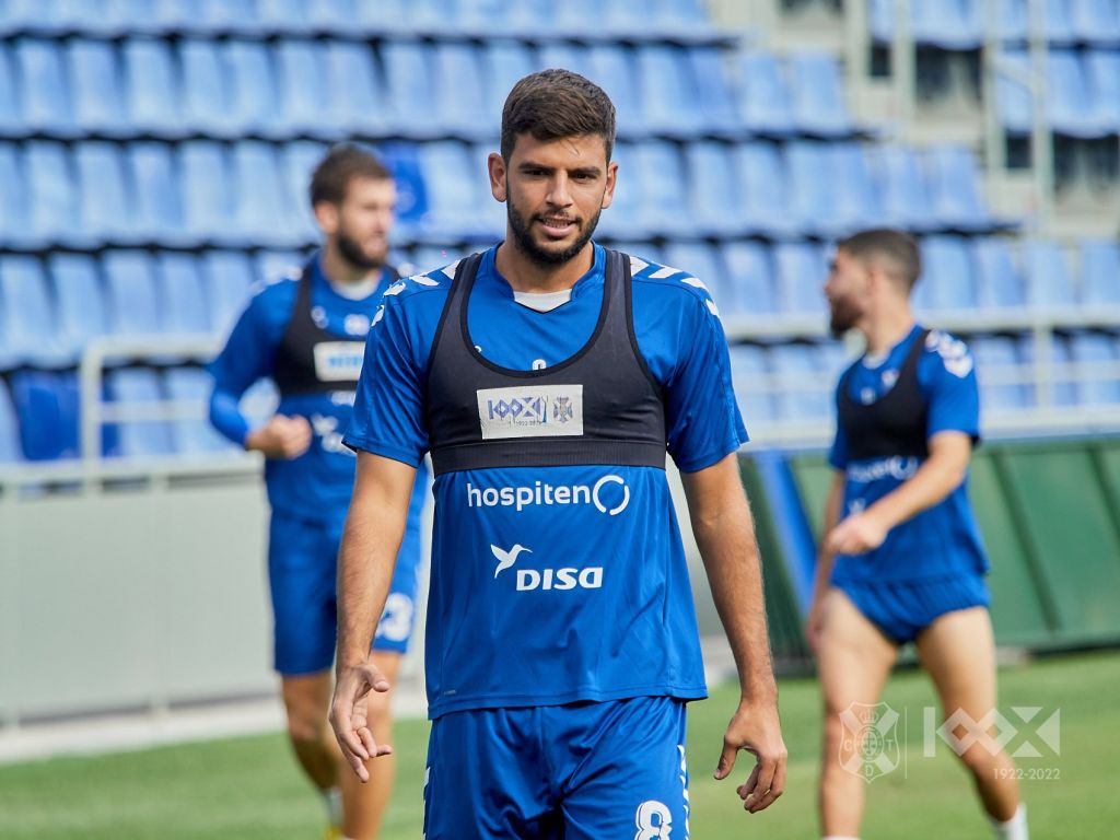 Javi Alonso en un entrenamiento en el Heliodoro (CD TENERIFE)