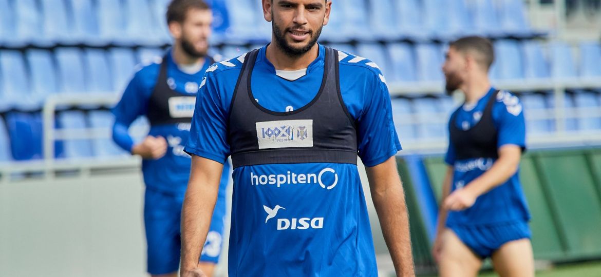 Javi Alonso en un entrenamiento en el Heliodoro (CD TENERIFE)