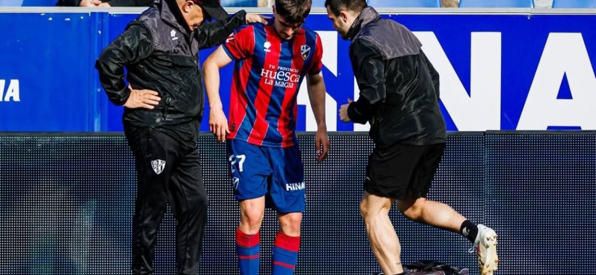 Javi Hernández tras salir del campo lesionado (@jherandez10_)|Javi Hernández tras salir del campo lesionado (@jherandez10_)