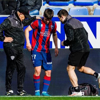 Javi Hernández tras salir del campo lesionado (@jherandez10_)|Javi Hernández tras salir del campo lesionado (@jherandez10_)