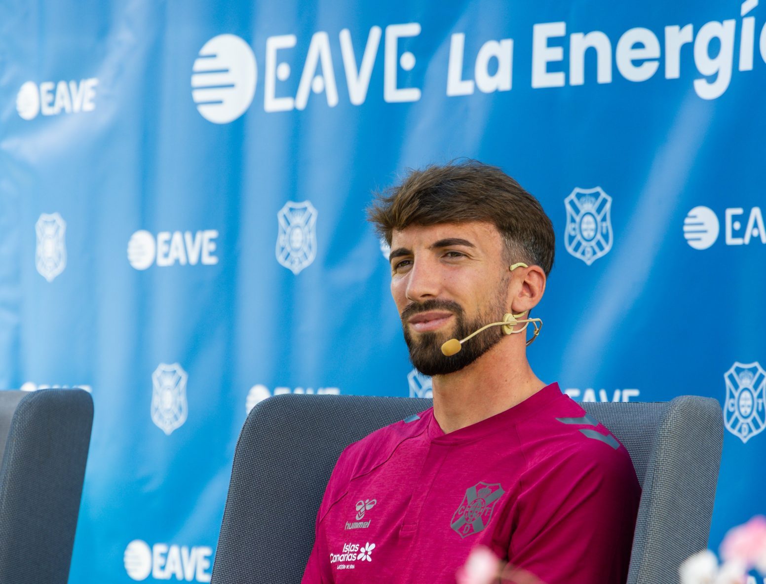 Javi Pérez durante su presentación (@CDTOficial)