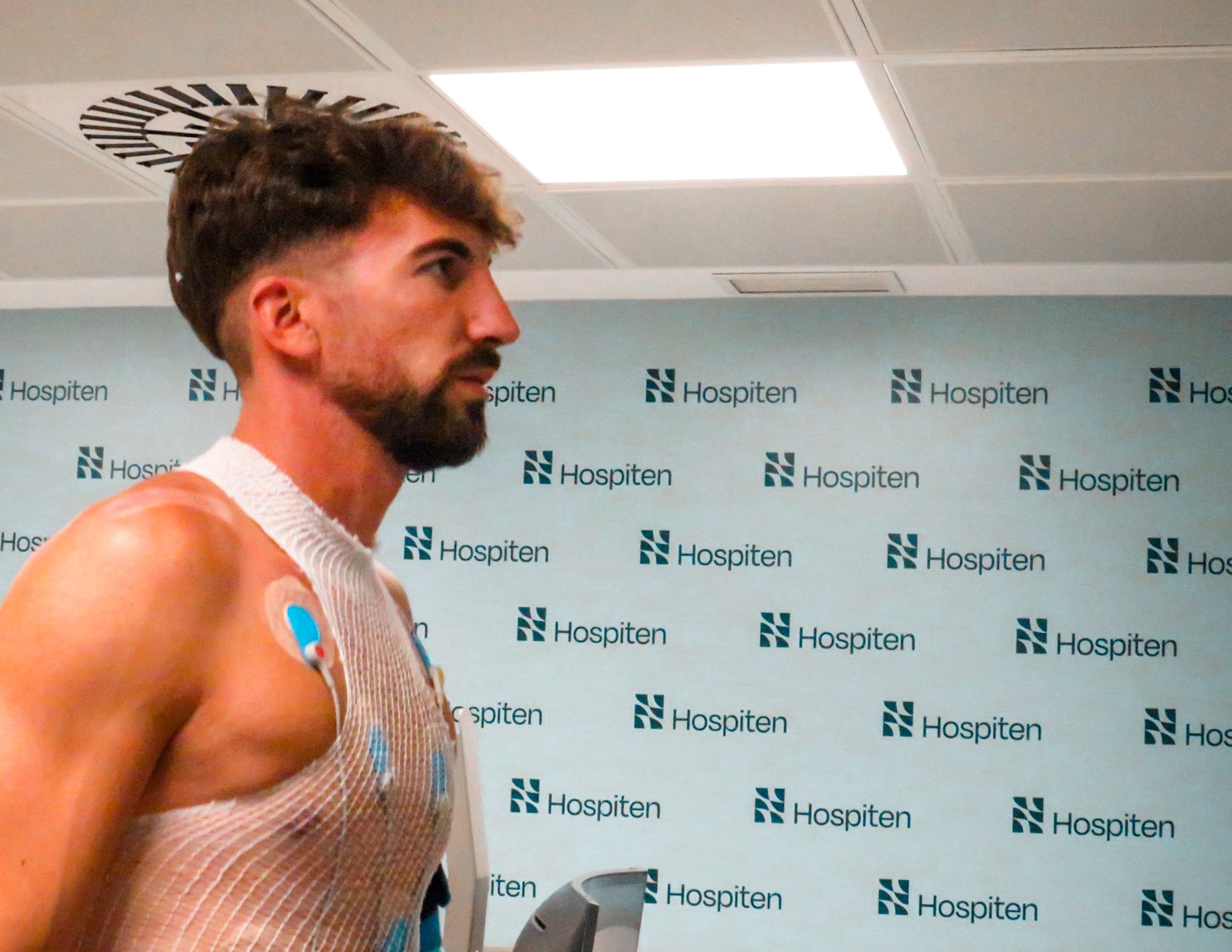 Javi Pérez pasando el reconocimiento médico (CD Tenerife)