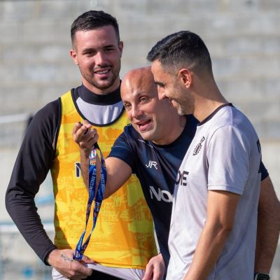 Javi Rozada dirigiendo un entrenamiento (@RealAvilesInd)