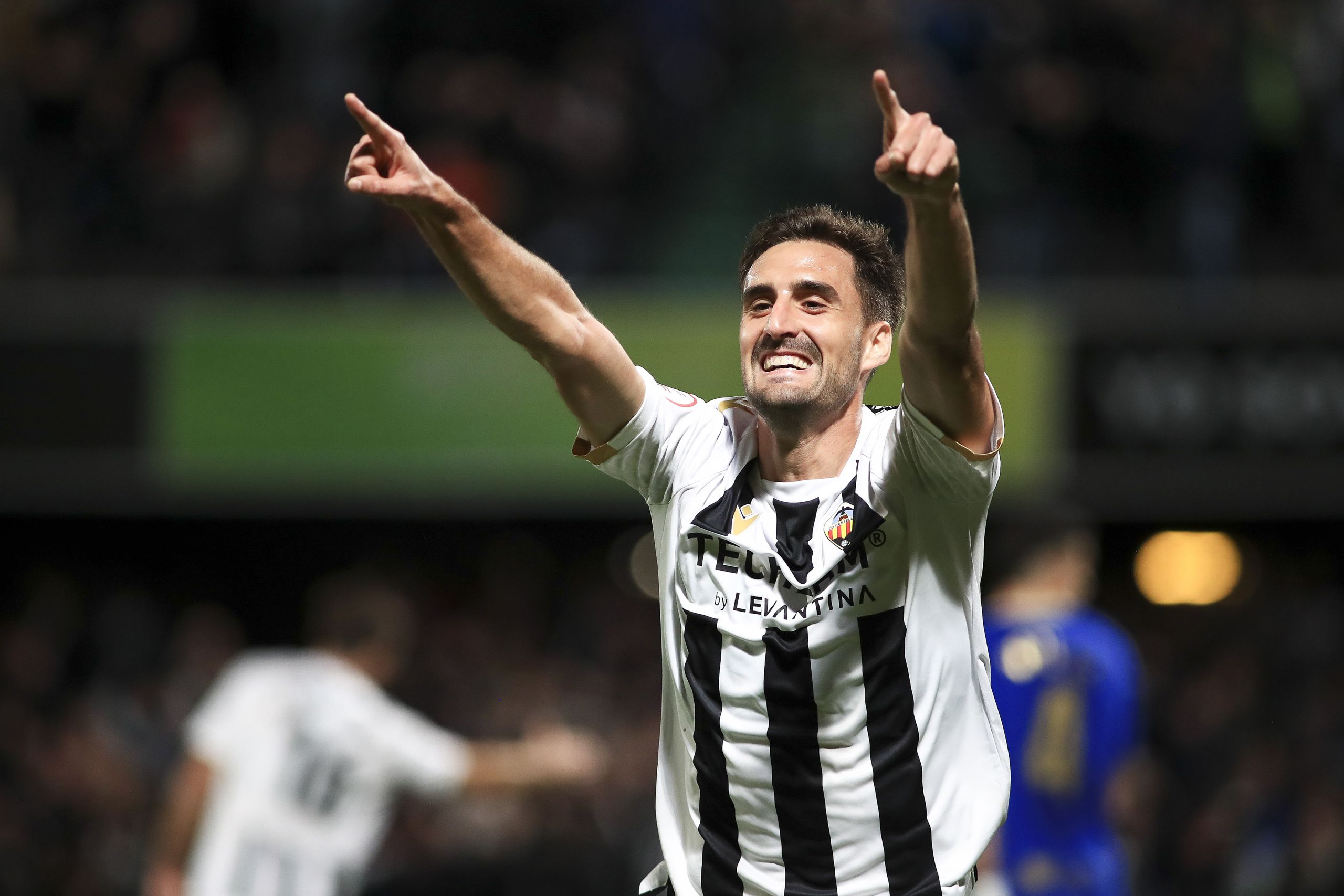 Jesús de Miguel celebrando un gol (@CDCastellon)