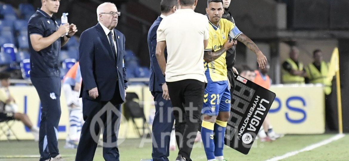 Jonathan Viera salta al campo