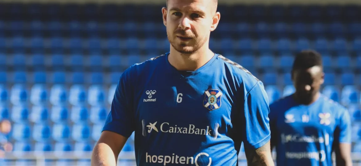 José Amo en un entrenamiento (CD Tenerife)
