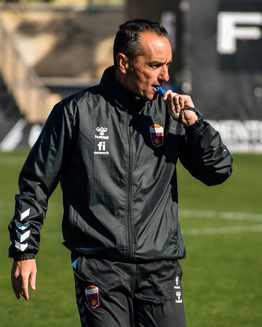 José Luis Oltra durante un entrenamiento (@CD_Eldense)
