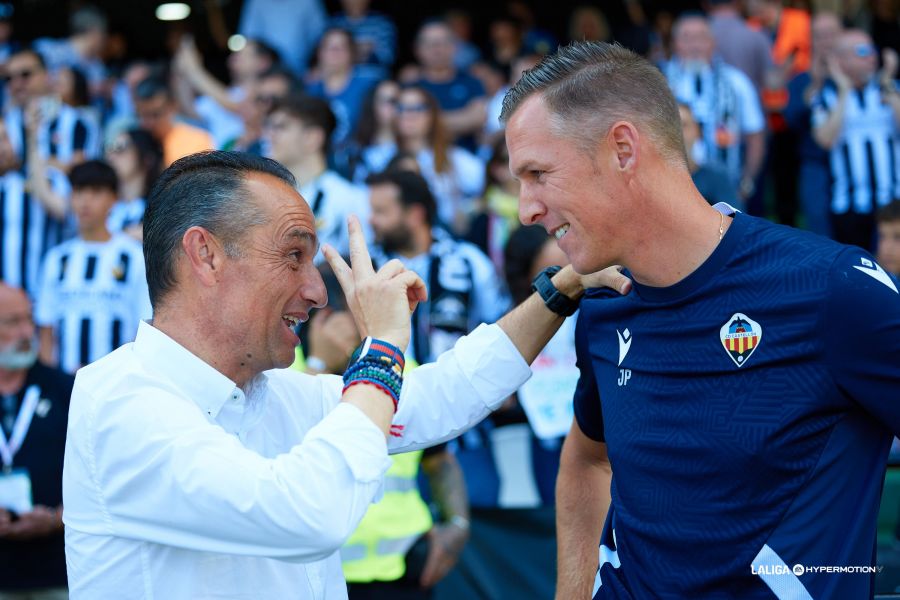 José Luis Oltra y Johan Plat (La Liga)