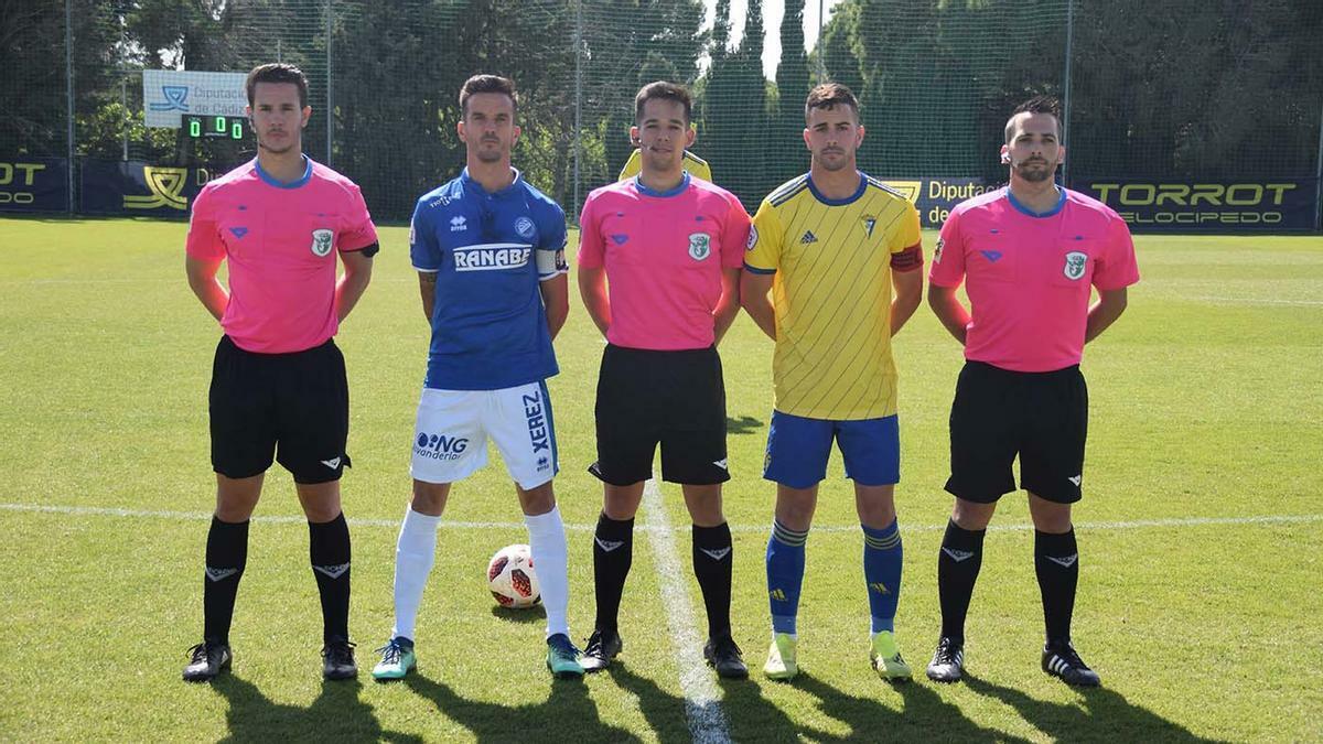 José María Aranda Delgado -centro de la imagen- (CÁDIZCF.COM).