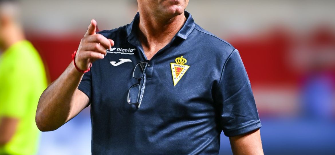 Joseba Etxeberria deja el banquillo grana (Real Murcia)