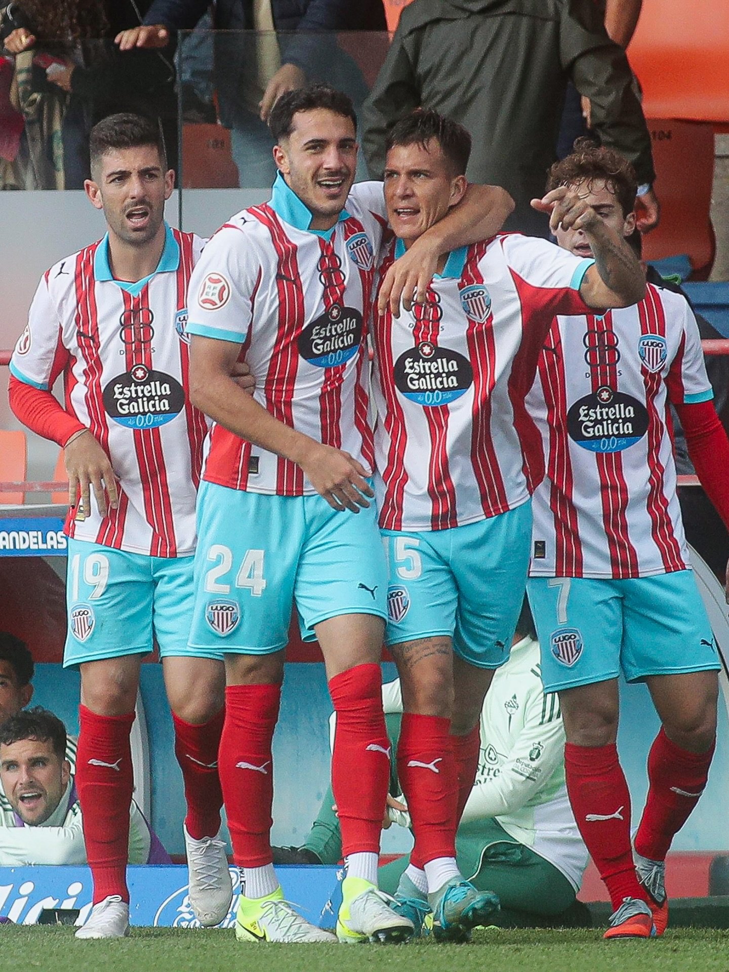 Josep Gayá celebra el gol con sus compañeros (FOTO: CD LUGO).