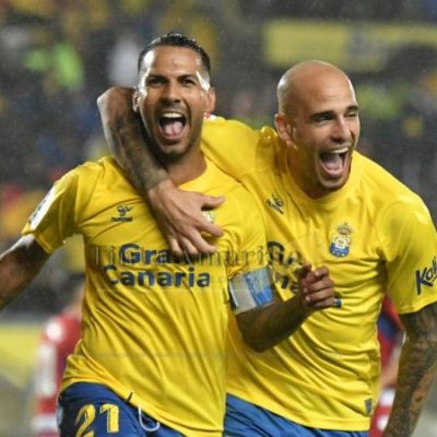 Jonathan Viera y Sandro celebran un gol (C TORRES TINTAAMARILLA ES)