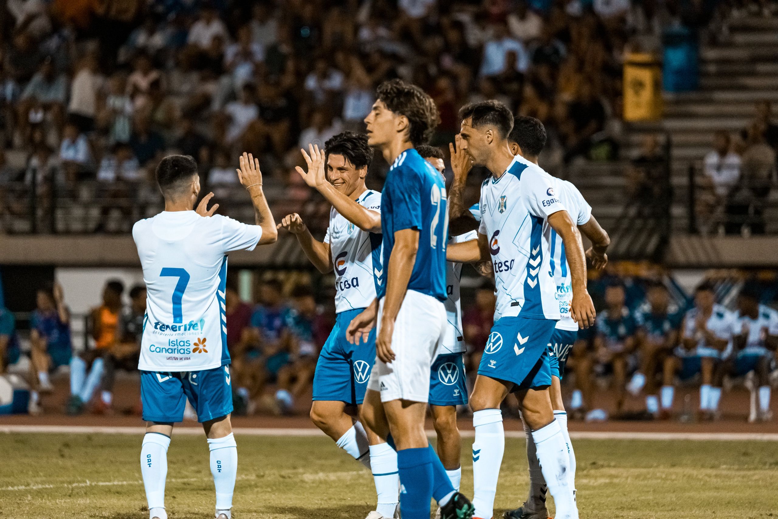 Los jugadores del Tenerife celebran un gol ante el Marino (CD TENERIFE).