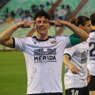 Juanjo Sánchez celebrando un gol con el Mérida (AD Mérida)