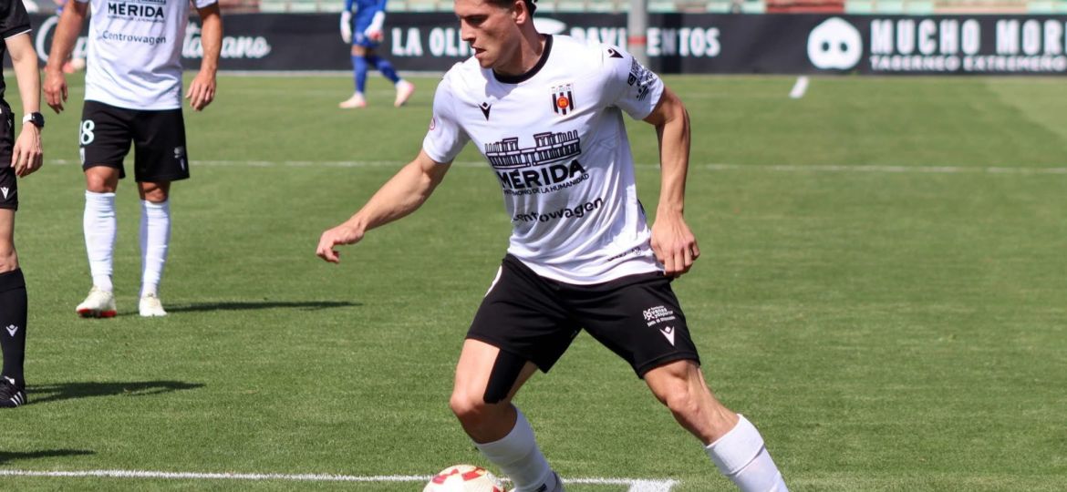 Juanjo Sánchez con el Mérida (@Merida_AD)