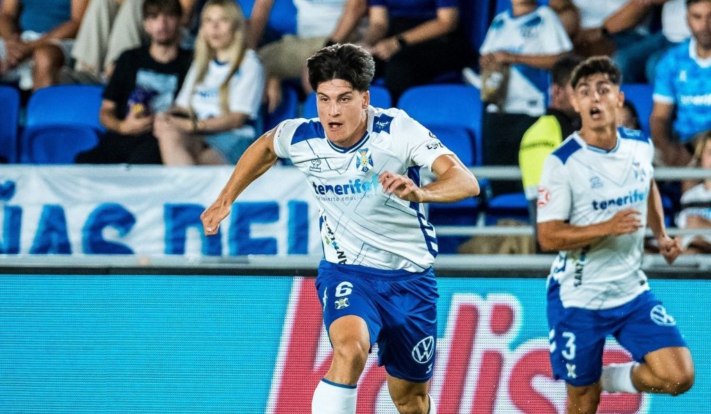 Juanjo Sánchez durante el partido (CD TENERIFE)|Juanjo (CD TENERIFE)