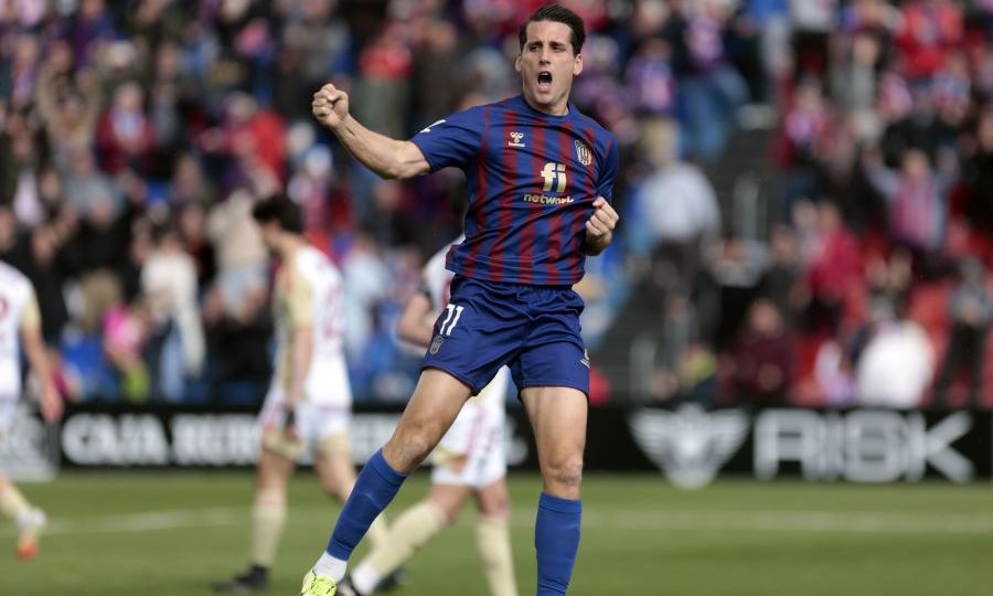 Juanto Ortuño celebrando su gol al Mirandés (La Liga)