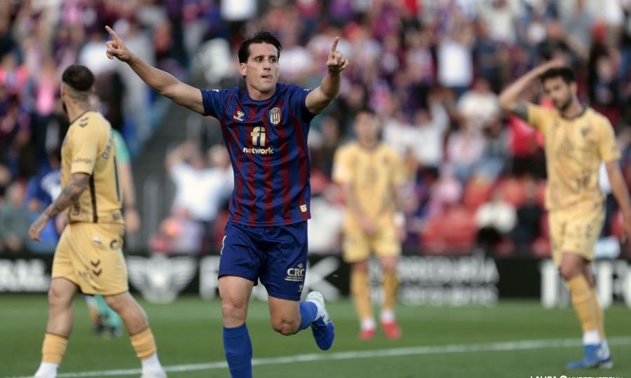 Juanto Ortuño celebrando un gol (La Liga)