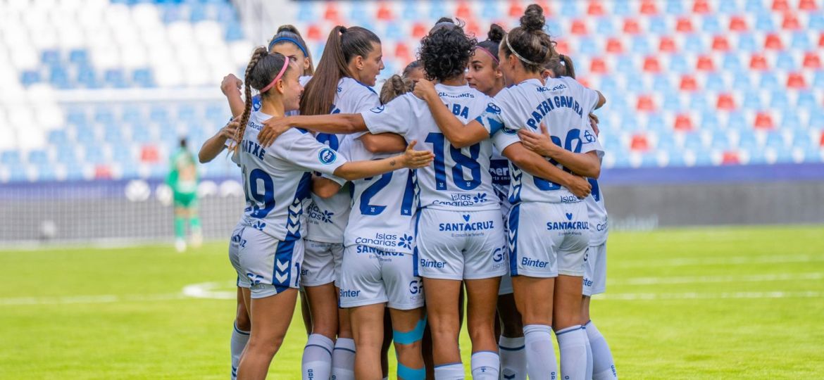 Jugadoras del Tenerife femenino celebran el triunfo contra el Levante (CD TENERIFE)