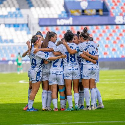 Jugadoras del Tenerife femenino celebran el triunfo contra el Levante (CD TENERIFE)