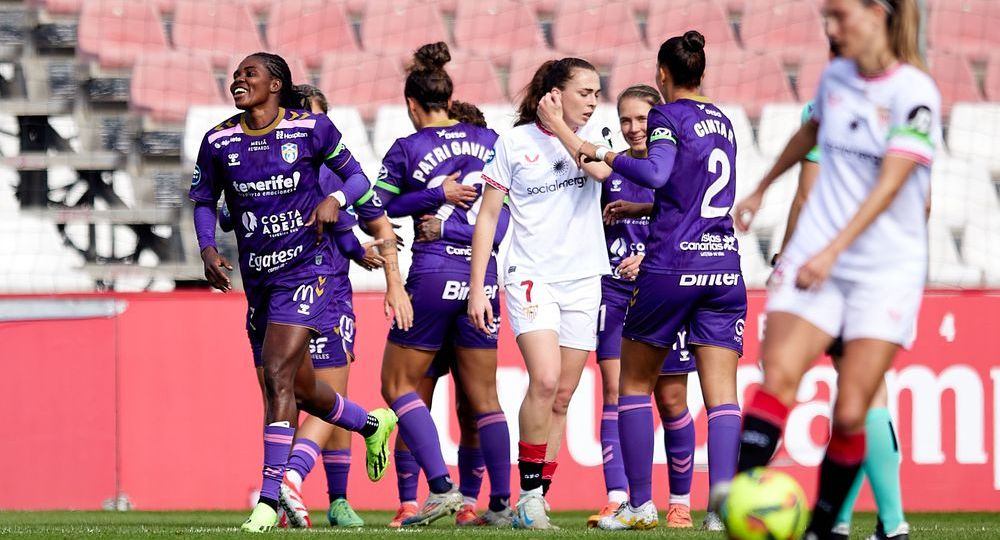 Jugadoras del costa Adeje celebran uno de los goles (UD Costa Adeje)