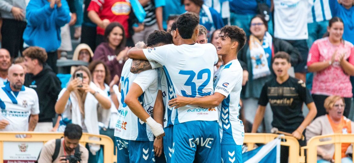 Jugadores blanquiazules celebrando el gol de Fran Sabina (@CDTOficial)