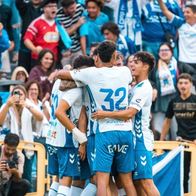 Jugadores blanquiazules celebrando el gol de Fran Sabina (@CDTOficial)