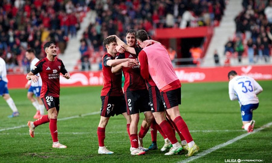 Jugadores del Mirandés celebran el segundo gol al Tenerife (LA LIGA)