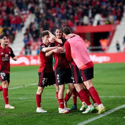 Jugadores del Mirandés celebran el segundo gol al Tenerife (LA LIGA)
