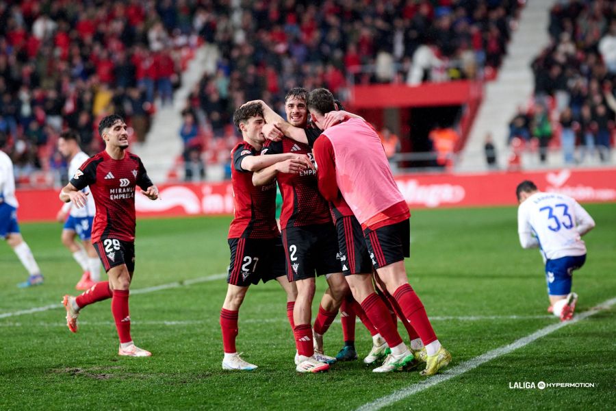 Jugadores del Mirandés celebran el segundo gol al Tenerife (LA LIGA)