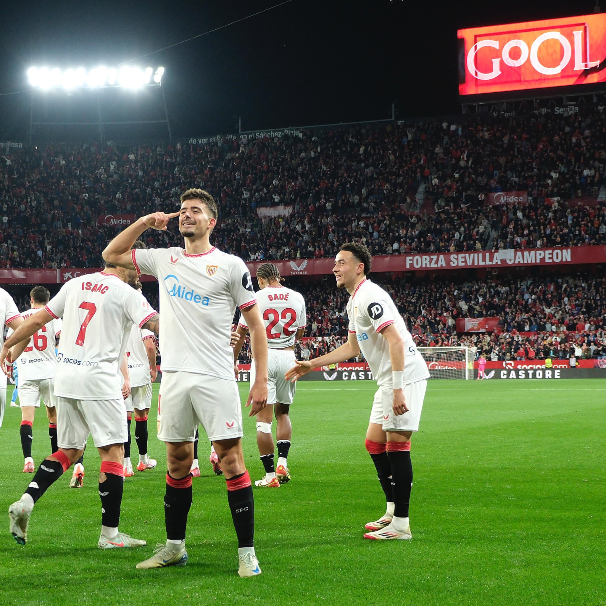 Kike Salas celebra su gol al Mallorca (@SevillaFC)