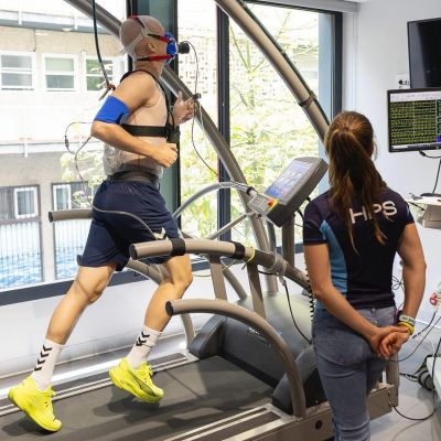 Kirian pasando el reconocimiento médico (@UDLP_Oficial)