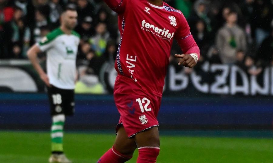 Landázuri celebra su gol al Racing de Santander (LA LIGA)