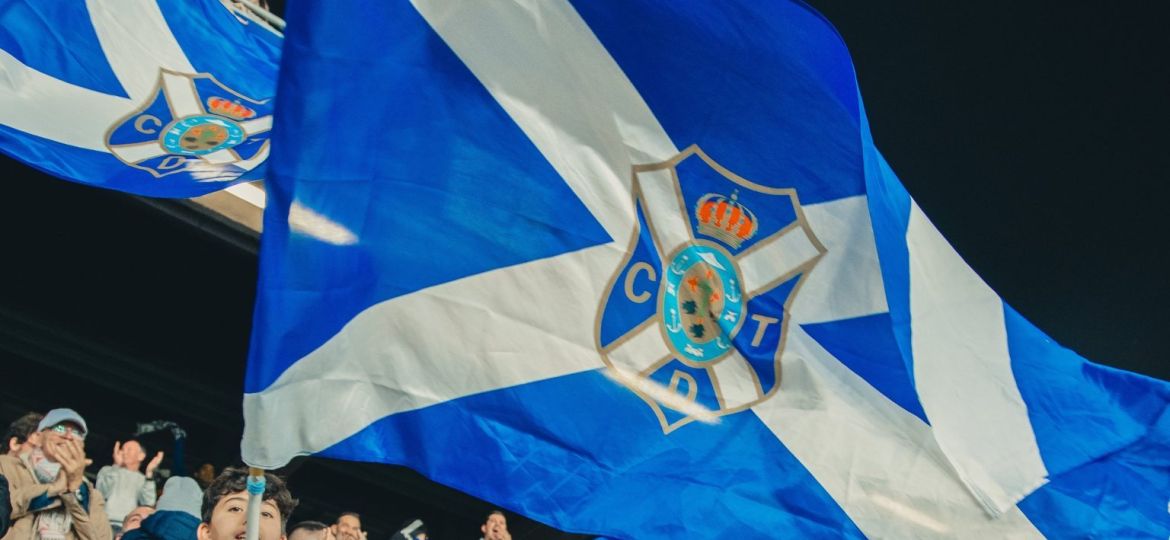 La afición blanquiazul en el Heliodoro (@CDTOficial)