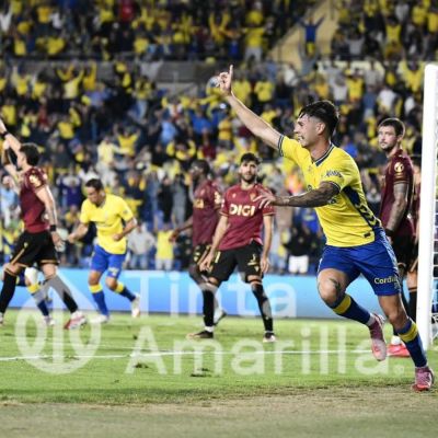 La celebración de Barcia tras anotar el gol al Cádiz (C. Torres)