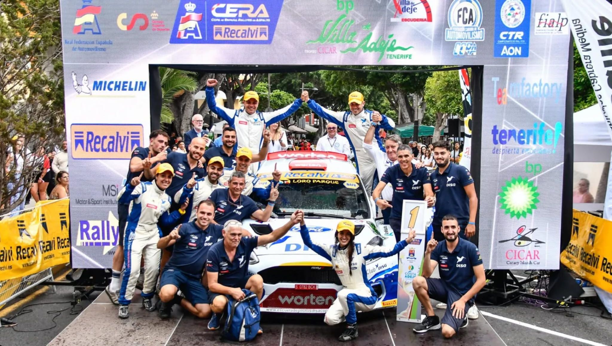 La celebración del equipo de Enrique Cruz tras su última victoria en Adeje (@Cruz_Enrique)