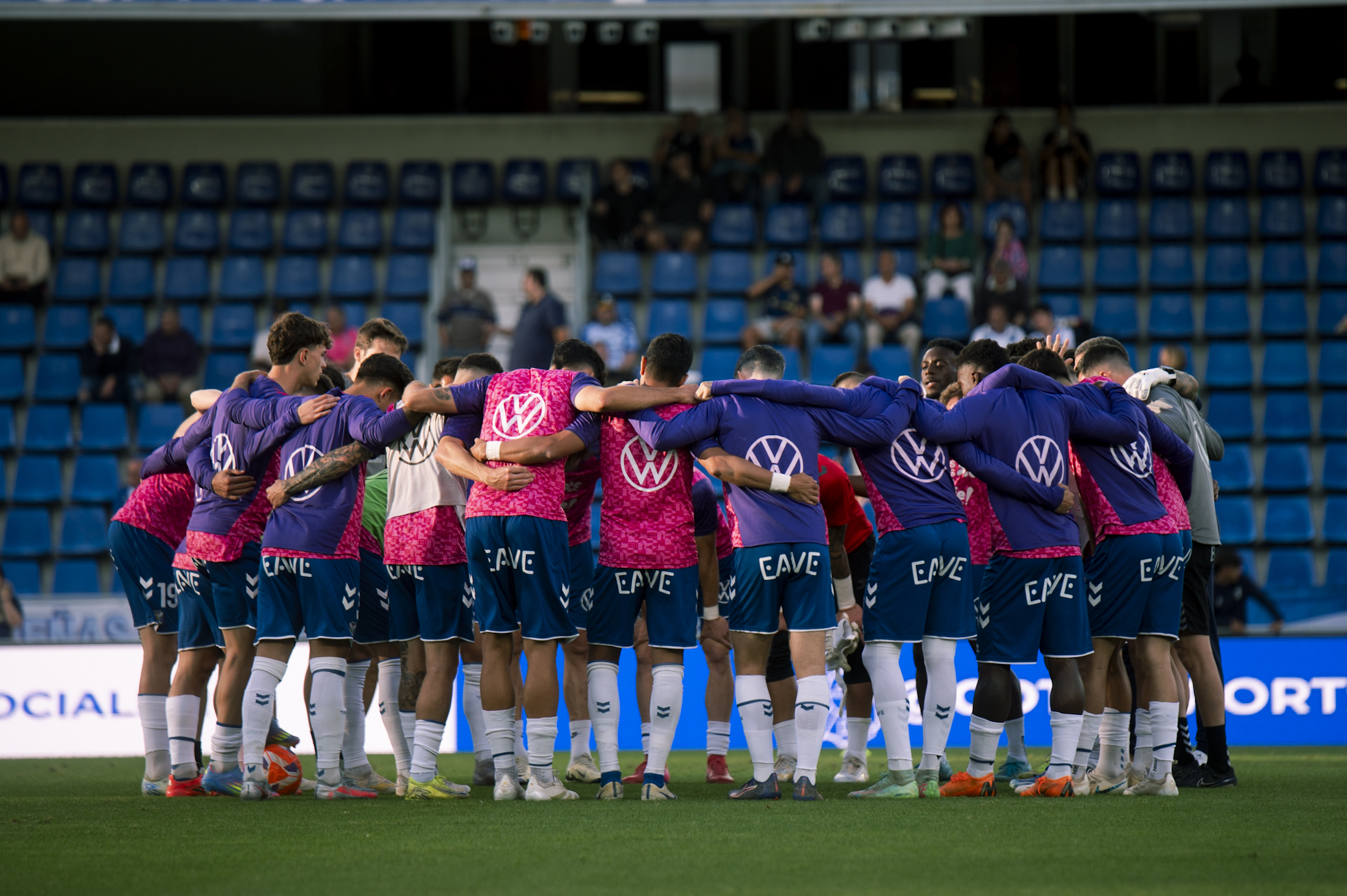 La plantilla blanquiazul (CD Tenerife / San Acosta)