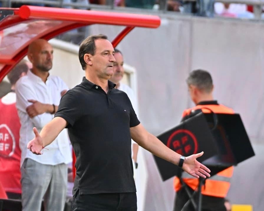 Lamentos de Joseba Etxeberria en el banquillo del Enrique Roca (Real Murcia)