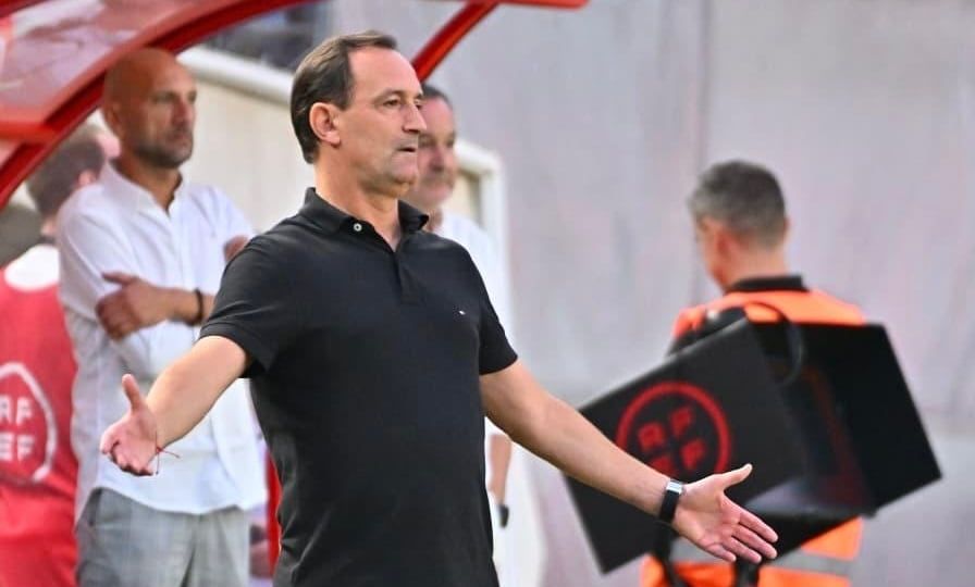 Lamentos de Joseba Etxeberria en el banquillo del Enrique Roca (Real Murcia)
