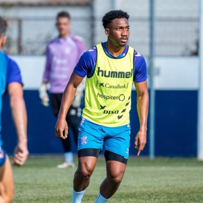 Landázuri en un entrenamiento (CD Tenerife)