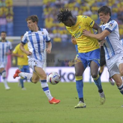 Le Normand marca a Sory Kaba (C. TORRES / TINTAAMARILLA)