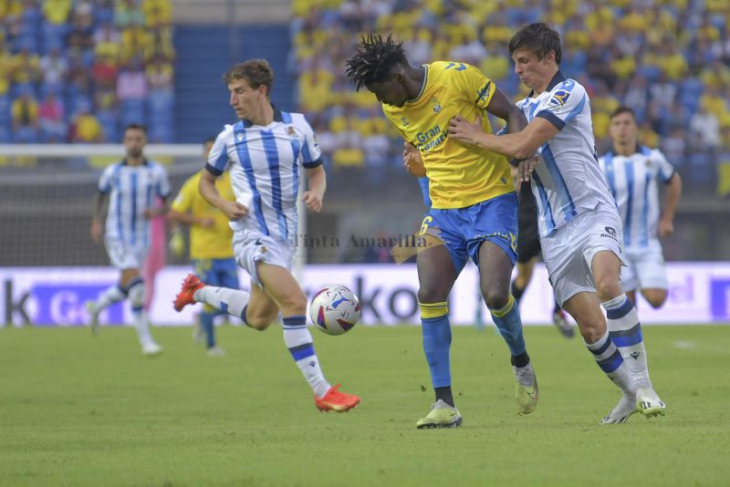 Le Normand marca a Sory Kaba (C. TORRES / TINTAAMARILLA)
