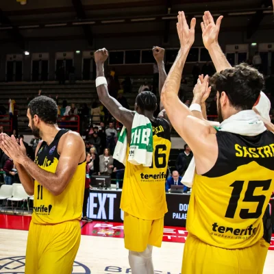 Los aurinegros celebrando el pase a la Final Four en Italia (BCL)