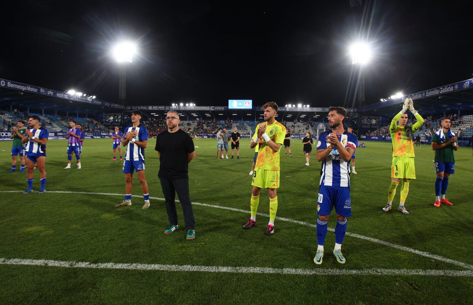 Los jugadores de la Ponfe lamentan la derrota ante el Andorra (@SDP_1922)