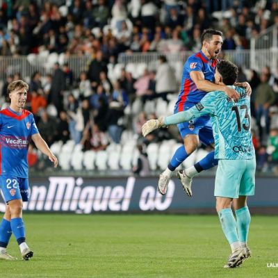 Los jugadores del Elche celebran la victoria (LaLiga)|Los jugadores del Elche celebran la victoria (LaLiga)