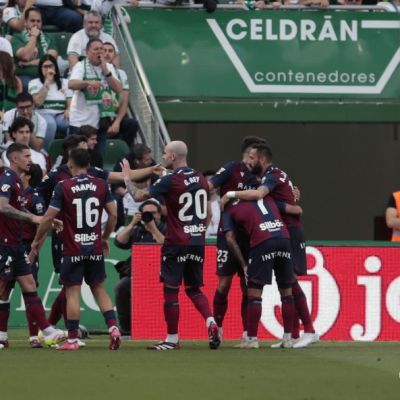 Los jugadores del Levante UD celebran en el Martínez Valero (LaLiga)