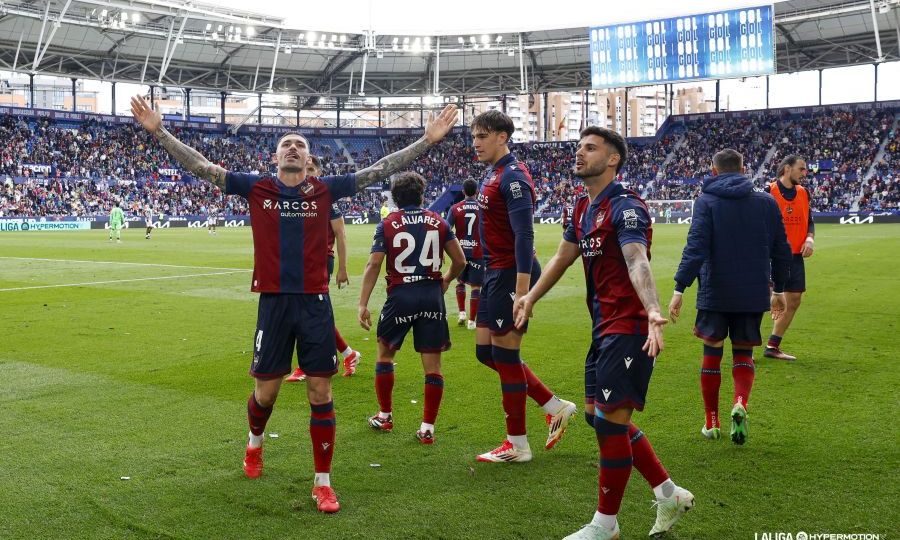 Los jugadores del Levante celebrando el gol de la victoria ante el Castellón (LaLiga)