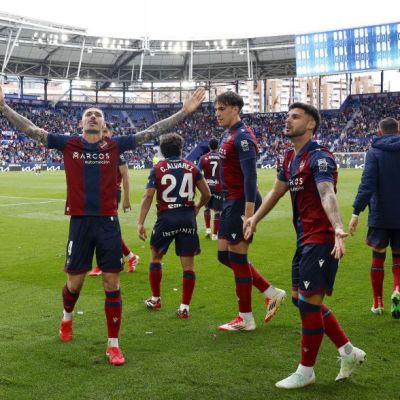 Los jugadores del Levante celebrando el gol de la victoria ante el Castellón (LaLiga)