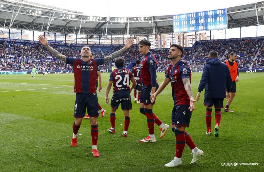 Los jugadores del Levante celebrando el gol de la victoria ante el Castellón (LaLiga)