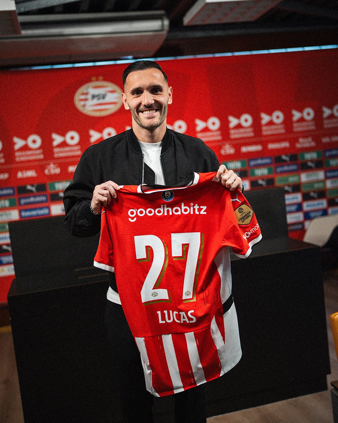 Lucas Pérez con sus nuevos colores (@PSV)